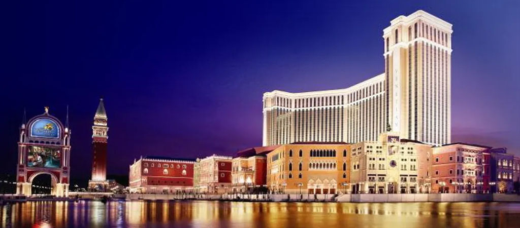 Macao, The Venetian, kaszinó, luxusszálloda, éjszakai fények, csatorna, víztükör, olasz stílus, torony, szórakozás, Ázsia